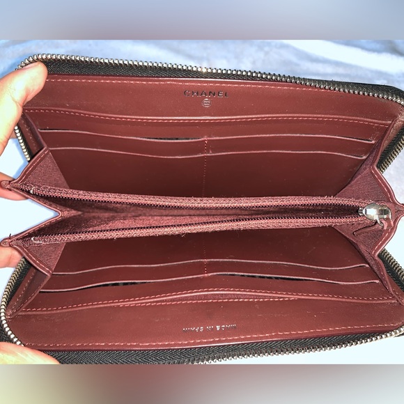 CHANEL long zipped wallet - chevron - Picture 11 of 16